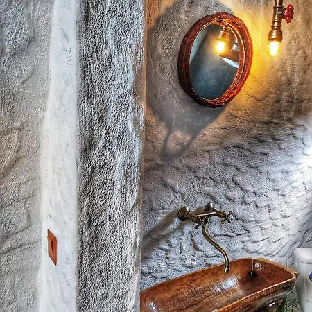 Casutele De Sub Sipote