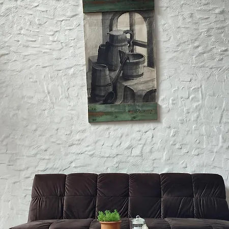 Casutele De Sub Sipote